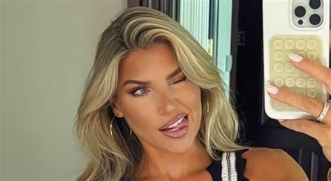 Photo NFL Sideline Reporter Melanie Collins Had Social Media Going Nuts Over Her See-Through ...