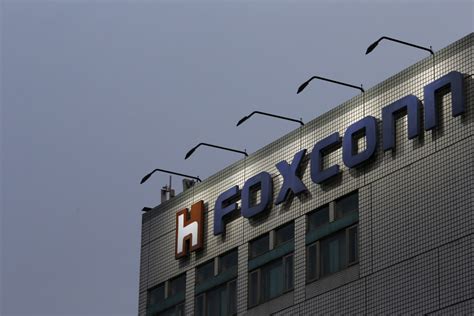 Covid-hit Foxconn's biggest iPhone plant reaches 90% production ...