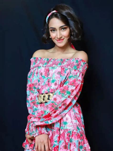 प्रिंटेड ड्रेस में प्रिटी दिखीं एरिका फर्नांडिस | Navbharat Times