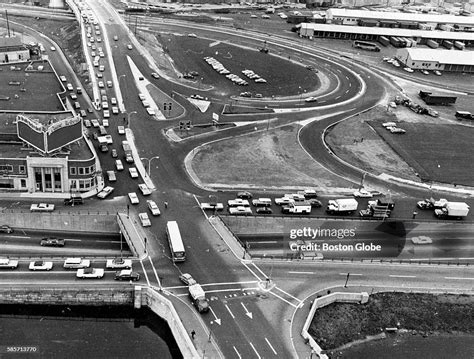 Traffic is light at the Massachusetts Turnpike Extension feed-in at ...