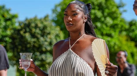 Aya Nakamura au Stade de France : obligés d’acheter son album, ses fans font face à une ...