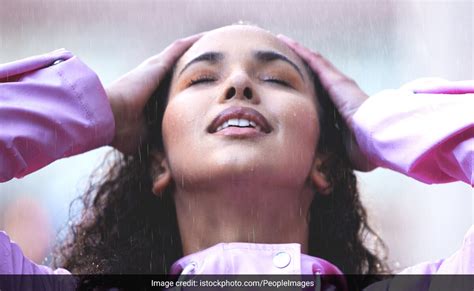 मॉनसून में स्किन को ना हो जाए नुकसान इसलिए इन 5 बातों का रखें ख्याल ...