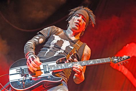 Sixx: A.M. Guitarist DJ Ashba Featured on Animal Planet's 'Tanked' Show