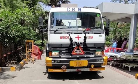 सिंघू बॉर्डर पर फंस गया था ऑक्सीजन का टैंकर, पुलिस ने दूसरे रास्ते से ...