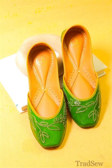Suhana Green Leather Jutti | Stylish Punjabi Jutti for Women – TradSew