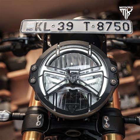 Triumph SPEED 400 - MOTOCRUX Light Lock Headlight Grill Set – LRL Motors