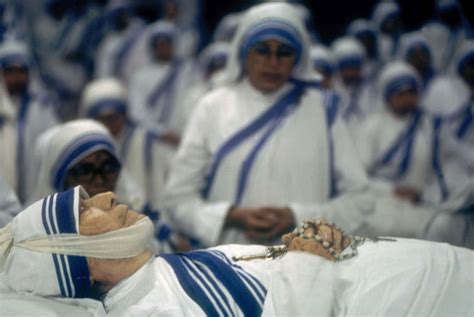 12 photos from India Today archive define the mother Saint Teresa was