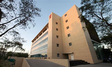 Corporate Campus – Kapadia Associates.