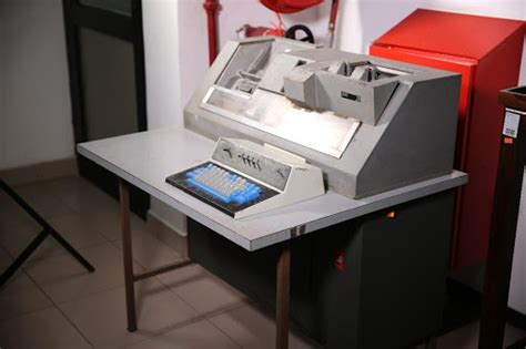 Computer Punch Card Machine 的图像结果