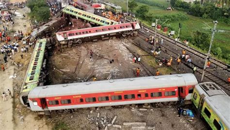 印度列车相撞事故致288死900伤 死者家属可获8.6万元赔偿金 - IT 与交通 - cnBeta.COM