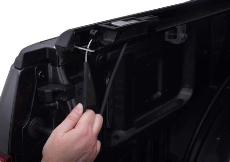 Lund Genesis Elite Roll Up Soft Roll Up Truck Bed India | Ubuy