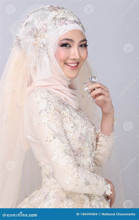 Muslim Arabic Bride in Lace Bead Wedding Dress Stock Photo - Image of iran, happy: 140449404