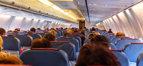 Teacher Gets Emotional On Finding Out Her Student From 30 Yrs Ago Is ...