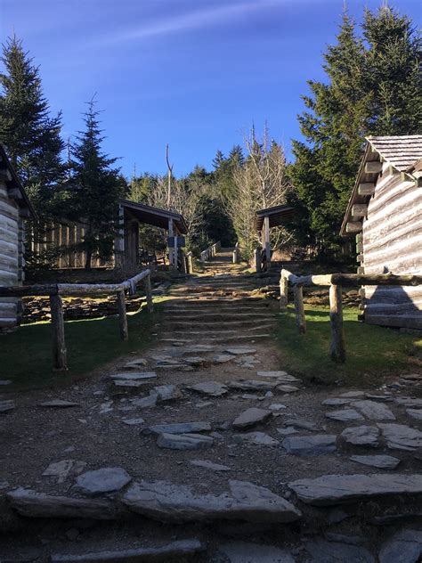 LECONTE LODGE (Great Smoky Mountains National Park) - Lodge Reviews ...