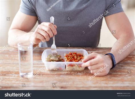 Eating 的图像结果