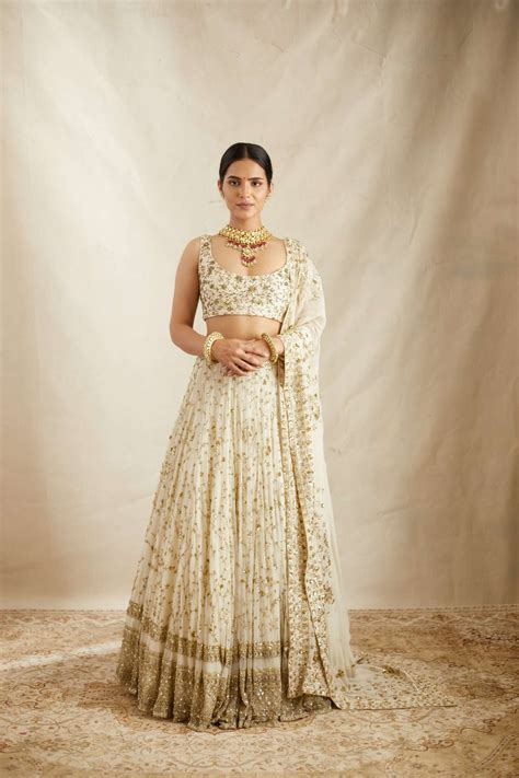 Shop Off White Heavy Lehenga Set Online – Astha Narang