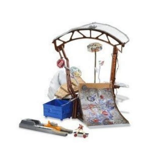 Buy Hot Wheels Skate Freaks Quck Trick Skate Park Playset Online at Low ...