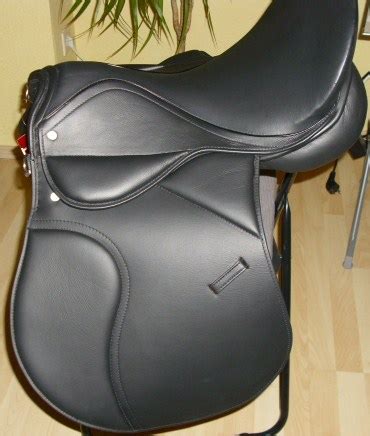 Dressursattel NEU tolles Leder 17 super Qualität zum kleinen Preis ...