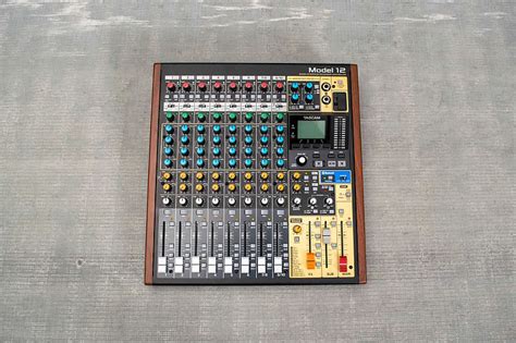 Tascam Model 12 Tutorial 的图像结果