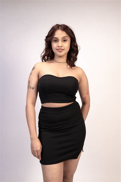 Black Front Slit Valentino Knitted Pencil Skirt – Panthera