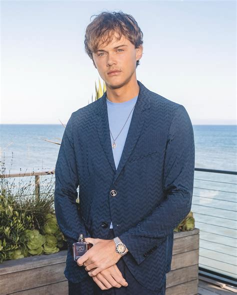 Blake Lively Height: How Tall Is The Hollywood Star?