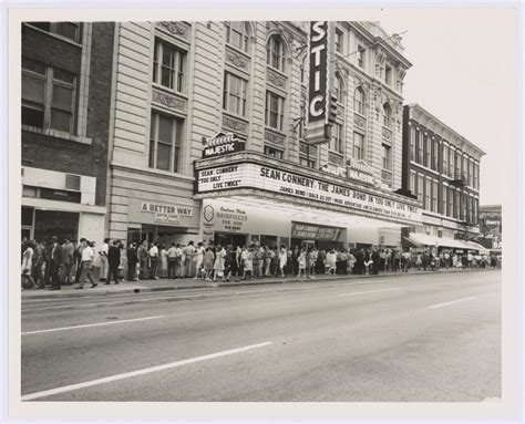 [People lined up under Majestic Theatre marquee] - The Portal to Texas ...