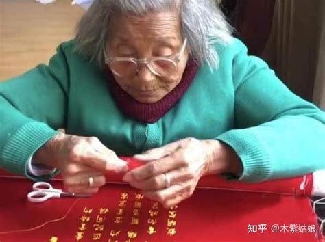 苏州：92岁老奶奶给外孙女绣婚书，一针一线都是爱，网友：传家宝 - 知乎