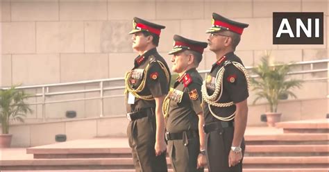 Chief of Defence Staff lays wreath at National War Memorial on 77th ...