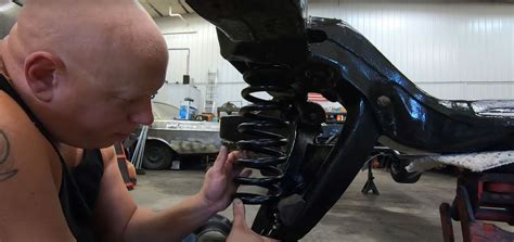 Chevy Coil Spring Install 的图像结果