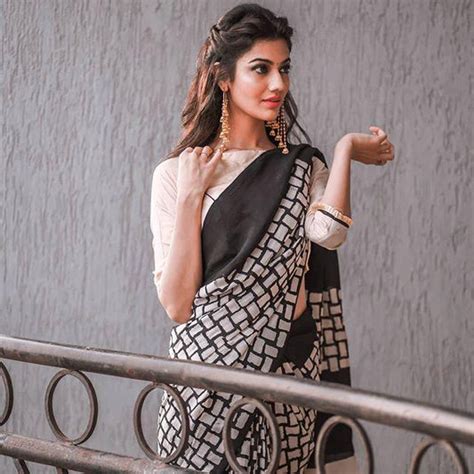 Desiring Black And Off White Colored Party Wear Pure Linen Printed Sar