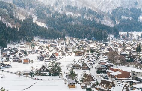 Takayama & Shirakawa-go Gassho Village & Boka-no-Sato Snow Playing ...