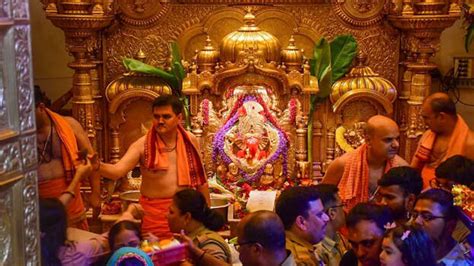'Short skirts and torn clothing banned inside temple'; Siddhivinayak ...