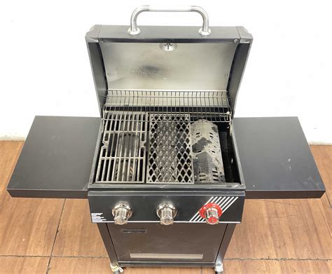Lot - Dyna-Glo 3-burner Propane Gas BBQ Grill