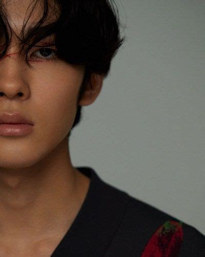 VOGUE JAPAN on Twitter | モデル 写真, 男性のメイク, 市川