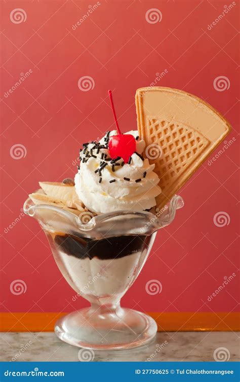 冰淇凌圣代冰淇淋 库存照片. 图片 包括有 - 39260906