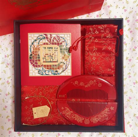 订婚要些什么礼物最新素材