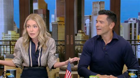 Kelly Ripa reacts to Mark Consuelos' awkward wardrobe malfunction live ...