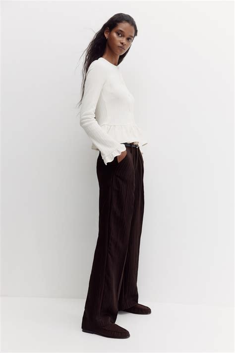 Crinkled tailored trousers - Dark brown - Ladies | H&M IN