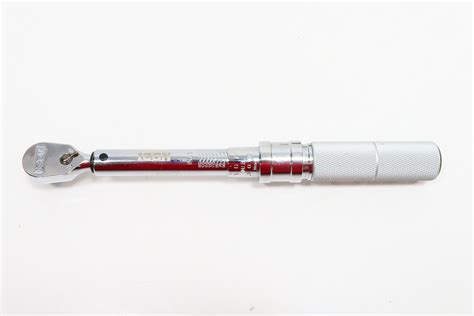 ICON 3/8 in. 40-200 in. lb. Professional Compact Click Torque Wrench ...