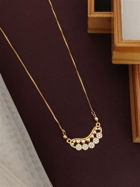 Disha Patani Pendant Chain