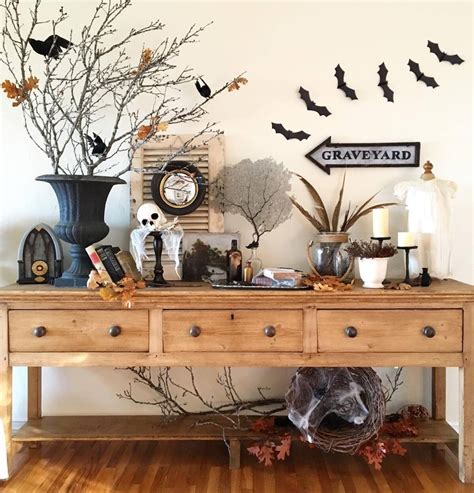 15 Spooky Halloween Entry Table Decorations To Greet Your Guests With a ...