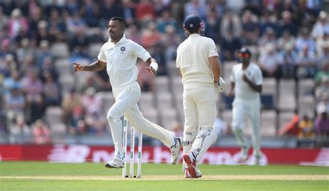 "Hardik Pandya kya chaand se utar ke aaya hai? Why are there different ...