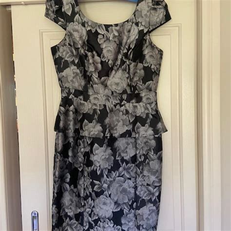 Review Womens Dress - Depop
