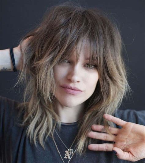 Mid-Length Shaggy Hairstyle With Bangs #distinctive #Frisuren für ...
