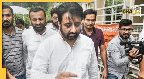 अमानतुल्ला खान के कई ठिकानों पर ACB की रेड, कैश और हथियार मिले