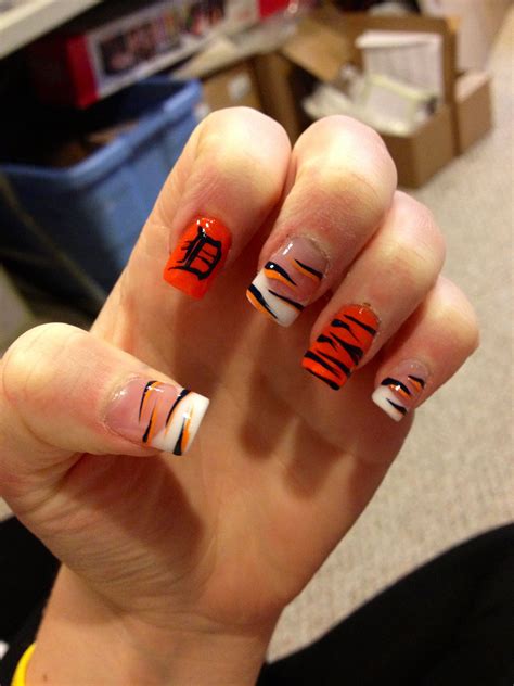 Pin by Kelsey Branthoover on Nail art | Tiger nails, Stripe nail art ...