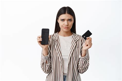 When is a Credit Card Payment Considered Late – Fees & Tips