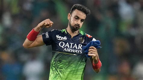 Injures to Faf du Plessis and Harshal but no headache for RCB: Star ...