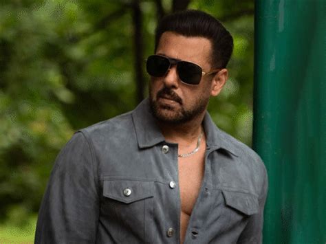 Salman Khan Shirtless Photo: Alone vs Lonely Definition | 60-Year-Old ...
