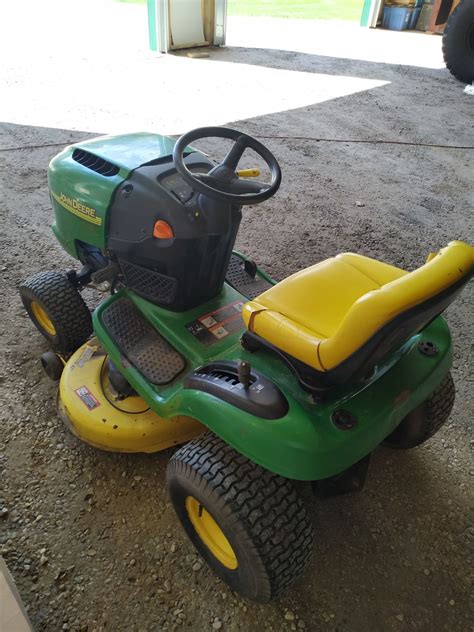 John Deere L110 Automatic Riding Lawn Mower